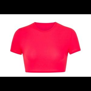 SKIMS ULTRA PINK CROP TOP